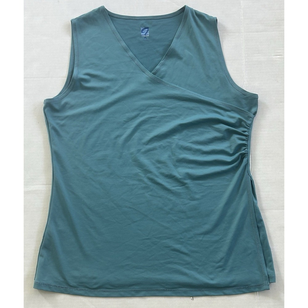 Title Nine crossover v-neck tank top featuring side ruching Size L